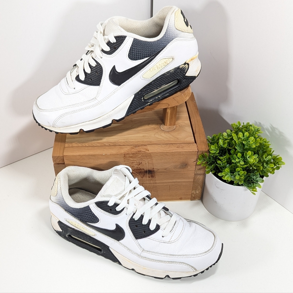 Nike Air Max 90 Women's Running Sneaker Size 9.5